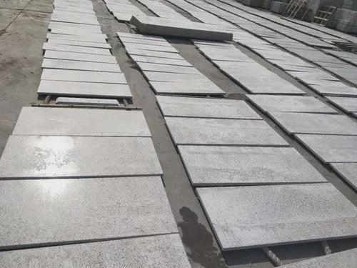 芝麻白石材加工 荔枝面、火燒面及路沿石的專業(yè)制造